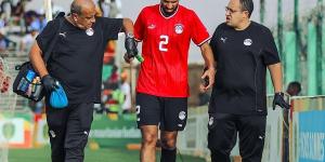 بعد إصابته في المنتخب المصري يطمئن على حالة مدافعه خالد - الخليج برس