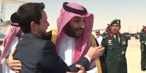 الأردن.. عناق محمد بن سلمان الحميم للملك عبدالله والأمير الحسين يدفع بالفنان عمر العبدلات للتعليق - الخليج برس