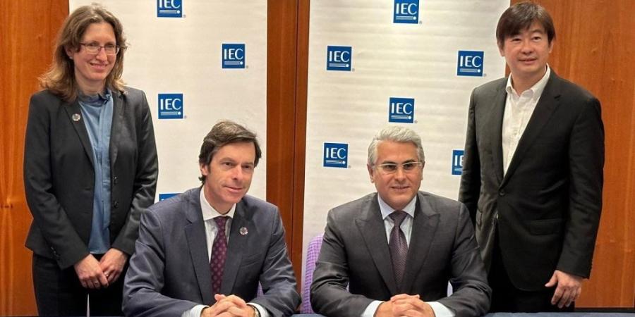 "التقييس الخليجية" توقع اتفاقية مع اللجنة الدولية الكهروتقنية IEC