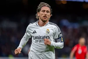 تقارير: مودريتش يسعى لتجديد عقده مع ريال مدريد حتى عام 2026